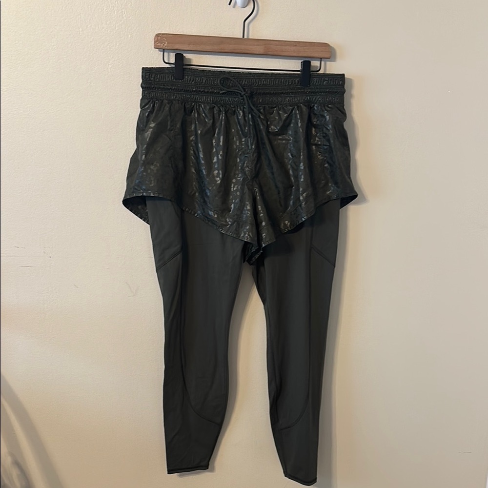 Athleta Rainer 2 in 1 Shorts/Legging Combo Tight